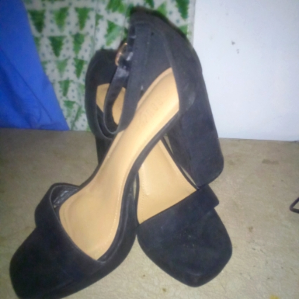 Black open toe